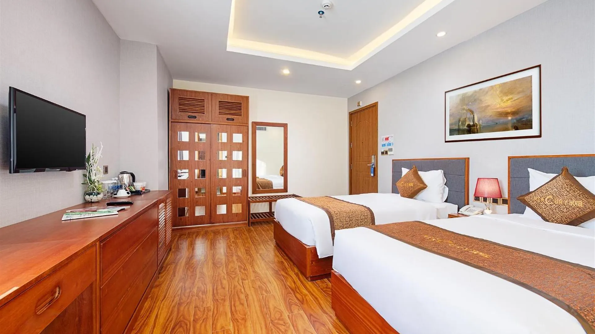 *** Hotel Mercury Apartment Danang Vietnam