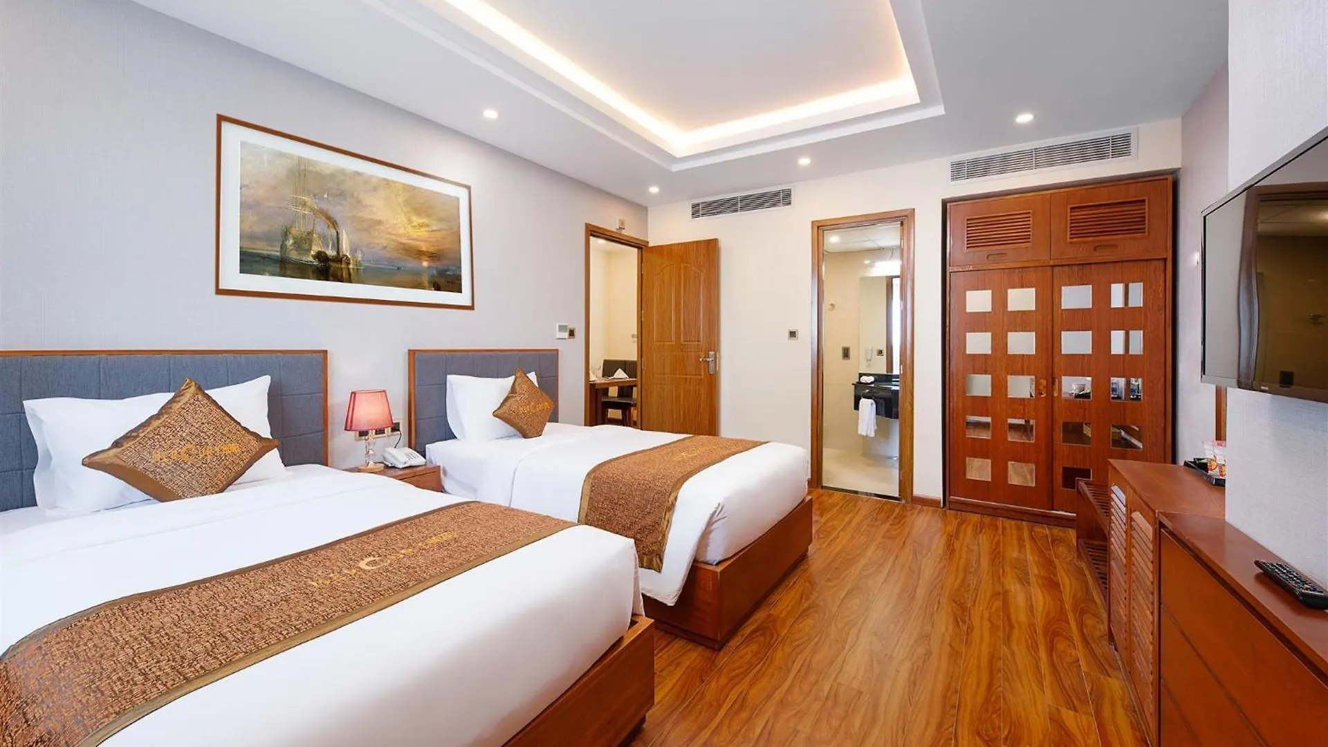 *** Hotel Mercury Apartment Danang Vietnam